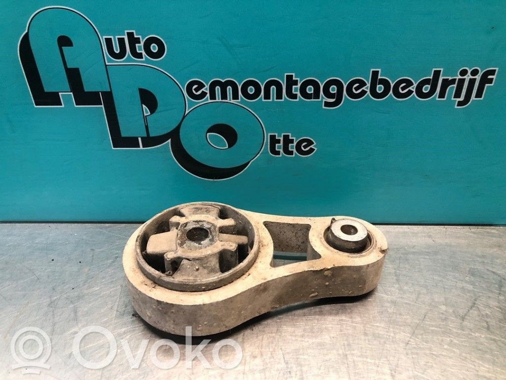 Opel Vivaro Moottorin kiinnikekorvake 