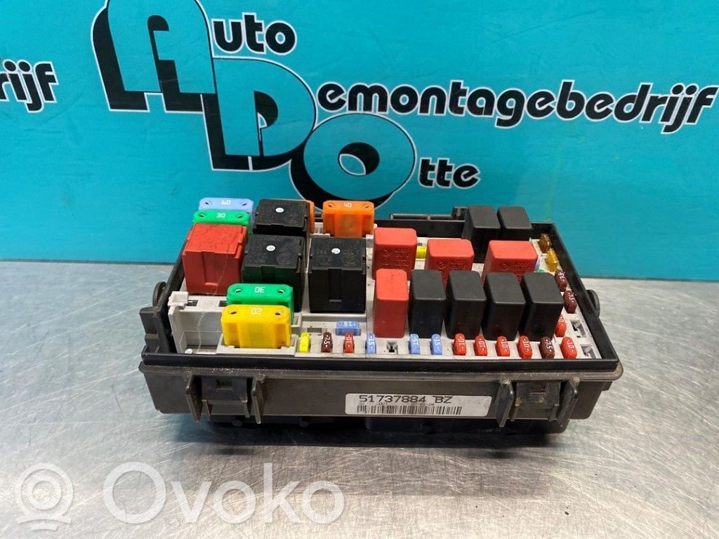 Fiat Punto (199) Juego de caja de fusibles 