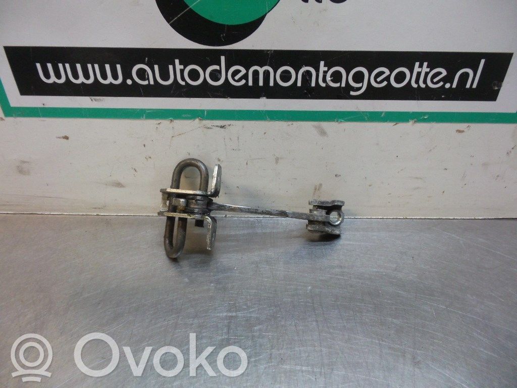 Opel Corsa C Takaoven lukon laukaisin 