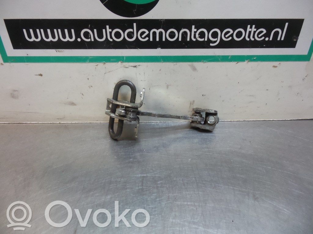 Opel Corsa C Takaoven lukon laukaisin 