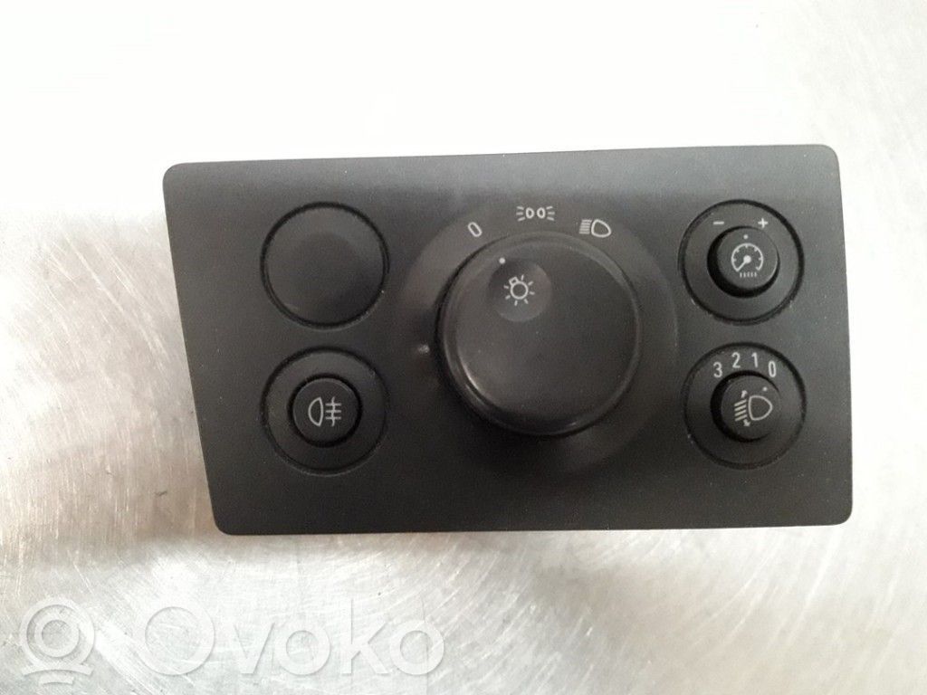 Light switch   93185579,13205863LD,04060130,13205863LD,25750320,93185579