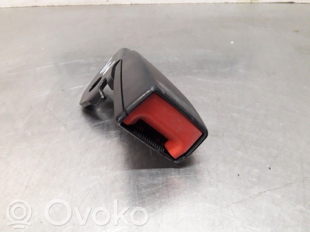 Opel Corsa D Klamra tylnego pasa bezpieczeństwa 