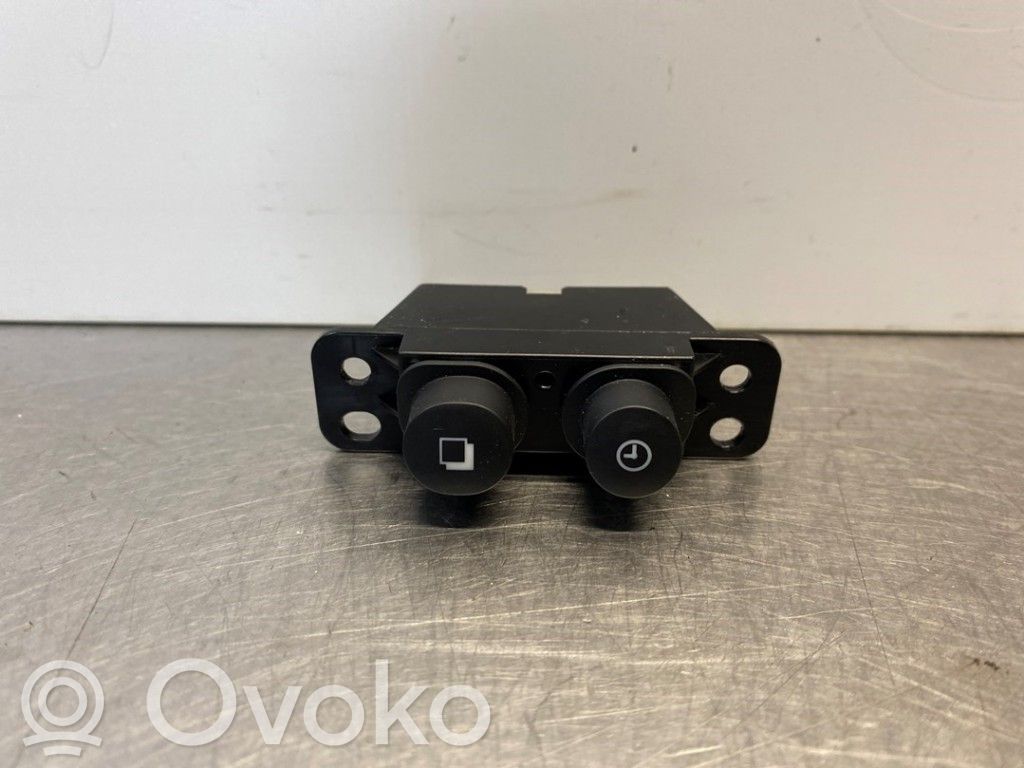Nissan Note (E12) Altri interruttori/pulsanti/cambi 
