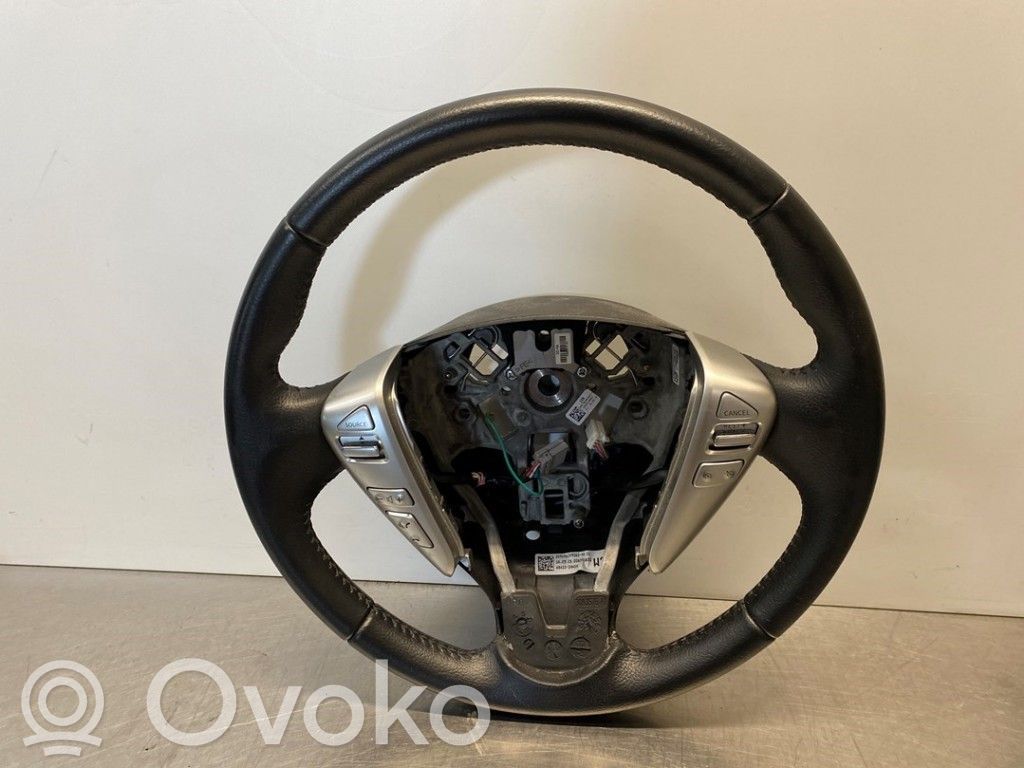 Nissan Note (E12) Steering wheel 