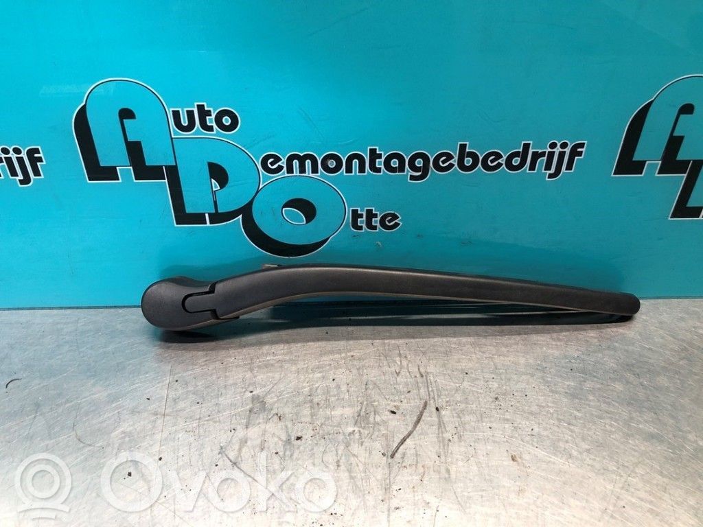 Brazo del limpiaparabrisas trasero   61628220830,61628220830
