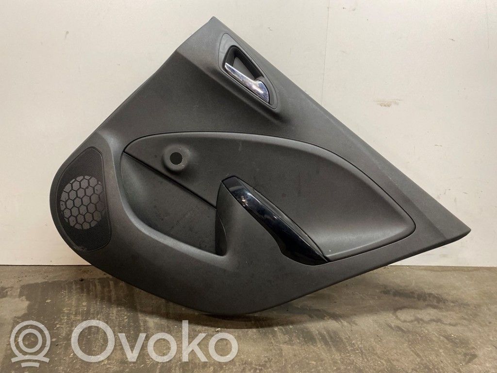 Opel Corsa E Aizmugurē apdare 