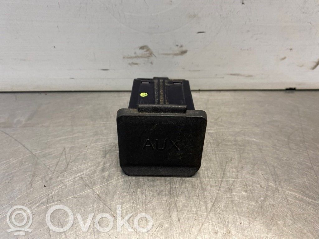 Opel Meriva B Conector priză AUX 