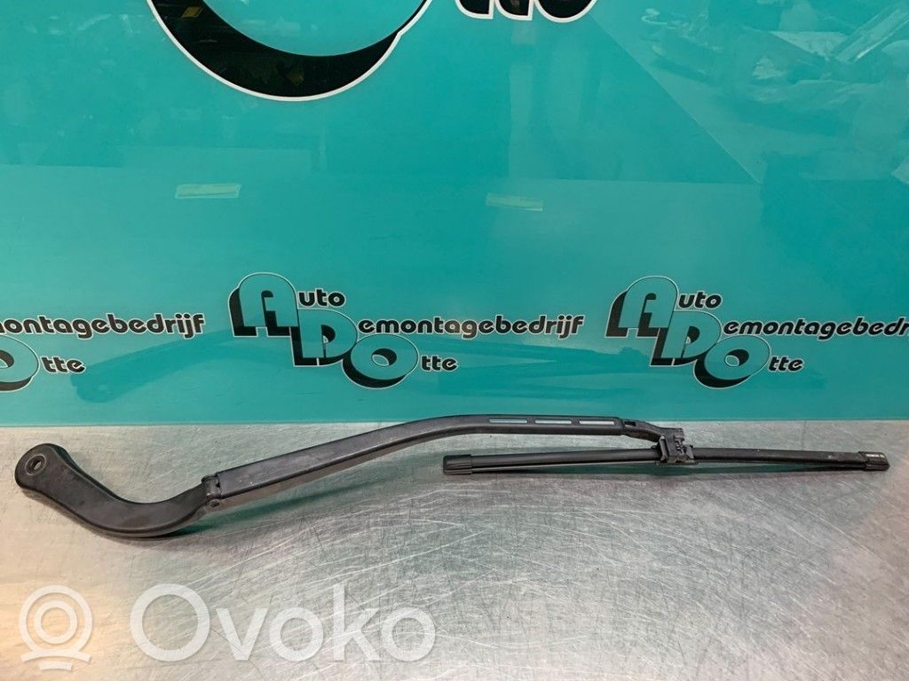 BMW 3 E90 E91 Front wiper blade arm 