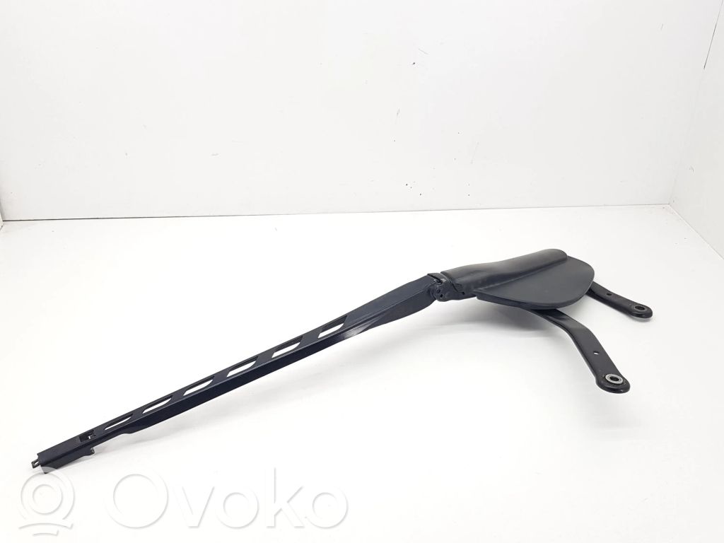Priekšējā loga tīrītājs   1784200809,7035103,1784211409