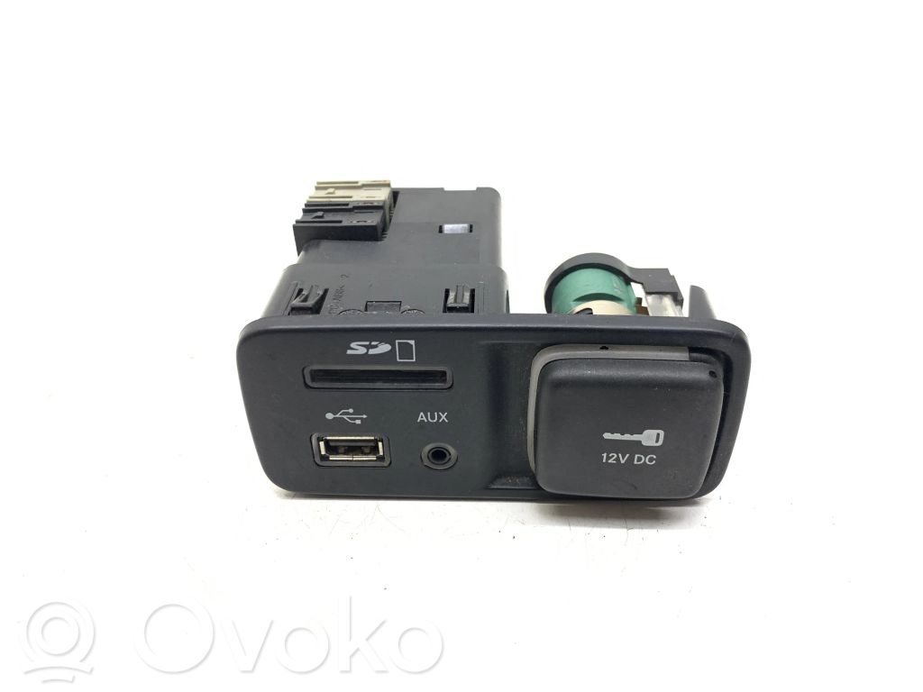 Jeep Cherokee KL Enchufe conector entrada auxiliar 