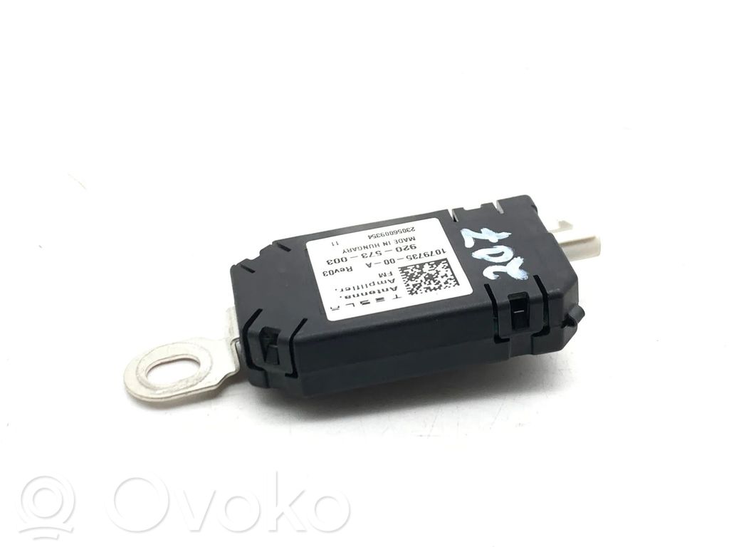 Amplificador de antena aérea   107973500A