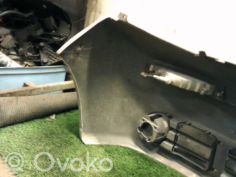 Opel Vivaro Parachoques delantero 