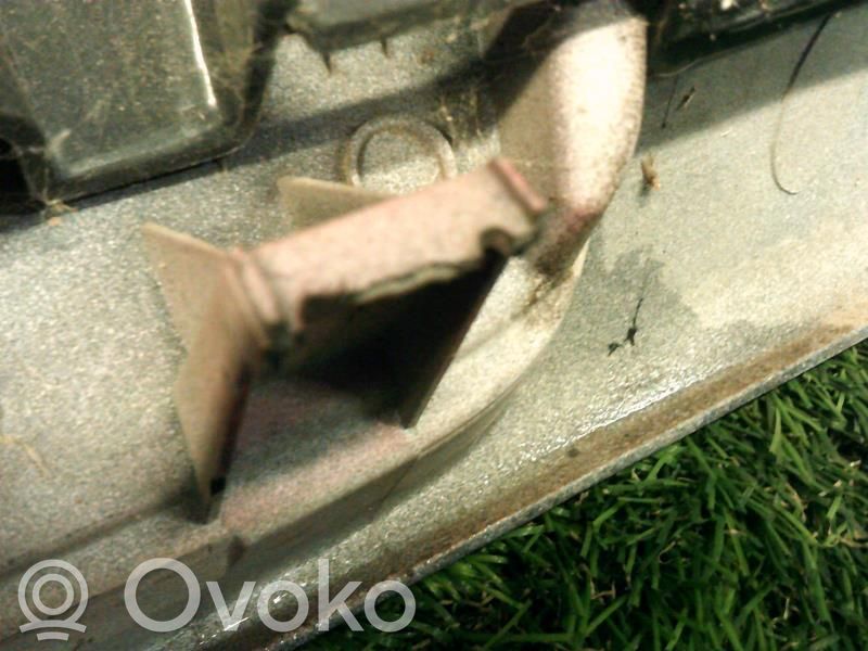 Peugeot Partner Etusäleikkö 