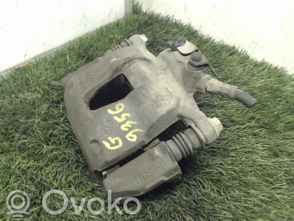 Fiat 500 Zacisk hamulcowy przedni 