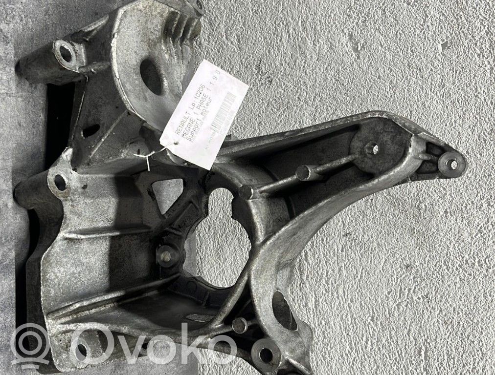 Renault Megane I Engine mount bracket 