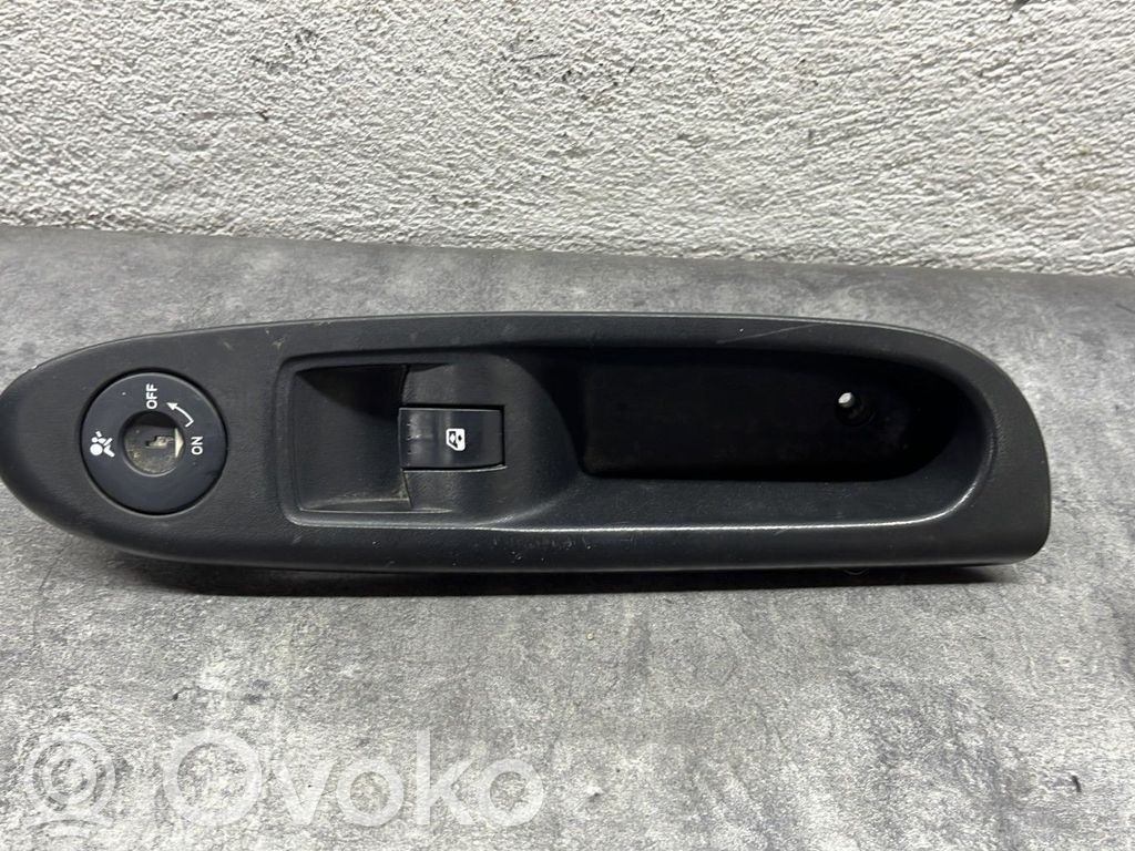 Renault Clio II Electric window control switch 