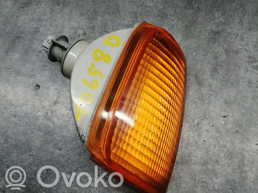 Volkswagen Polo II 86C 2F Semnalizator bară față 