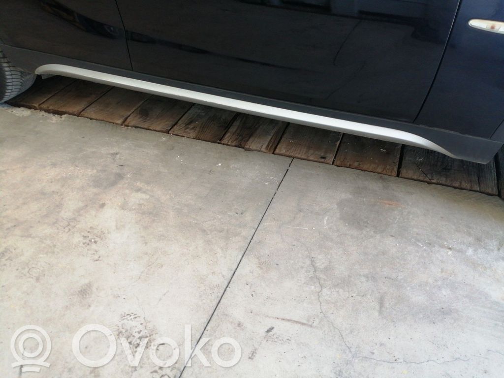 Slenkstis   41007353166