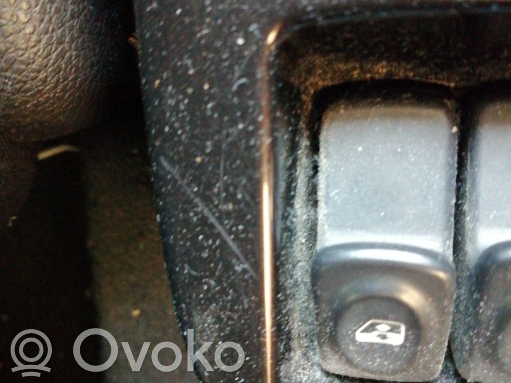 Dacia Duster Electric window control switch 