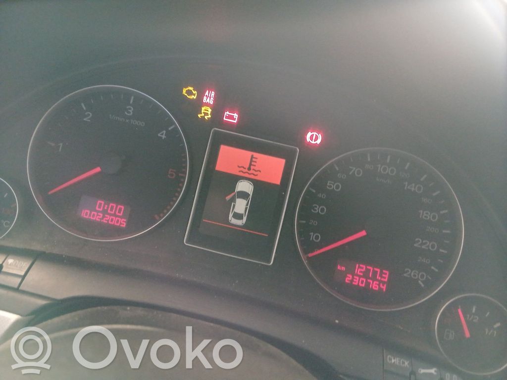 Audi A4 S4 B7 8E 8H Licznik / Prędkościomierz 