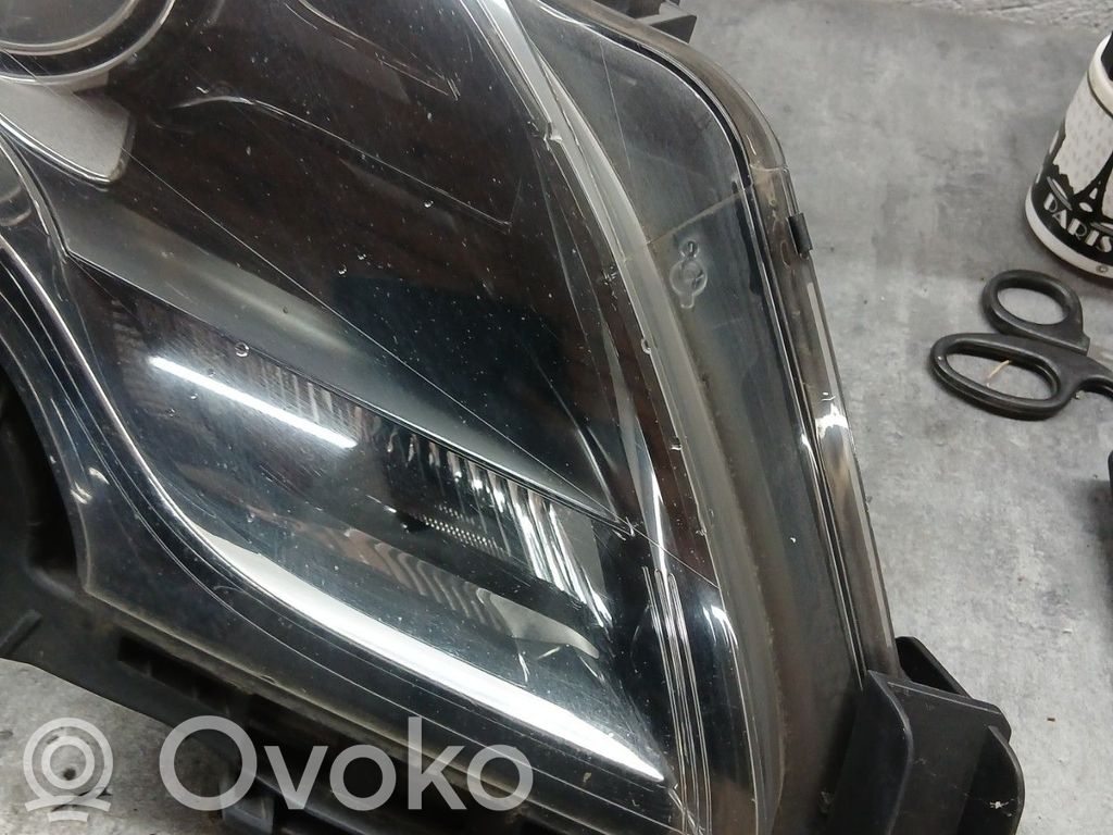 Opel Zafira C Lampa przednia 