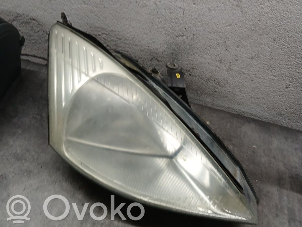 Ford Focus Headlight/headlamp 