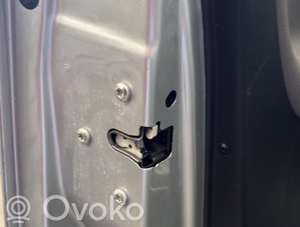 Opel Corsa E Priekšpusē slēdzene 