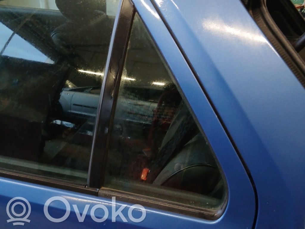 Peugeot 106 Ventanilla de ventilación de la puerta trasera 