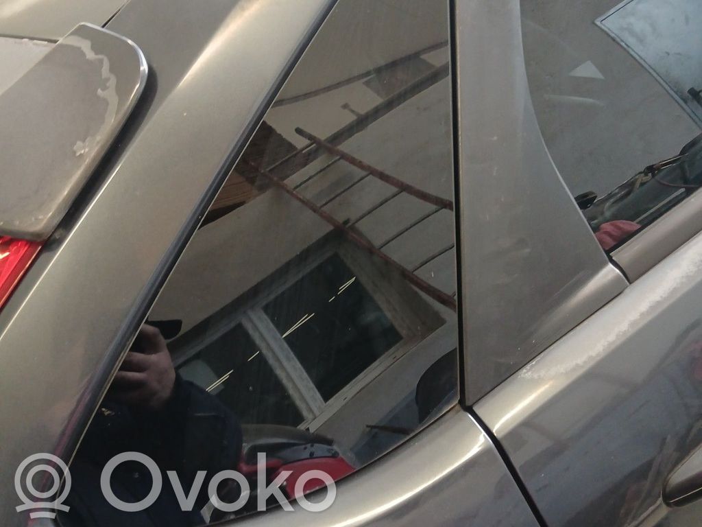 Ford Focus Vidrio lateral trasero 