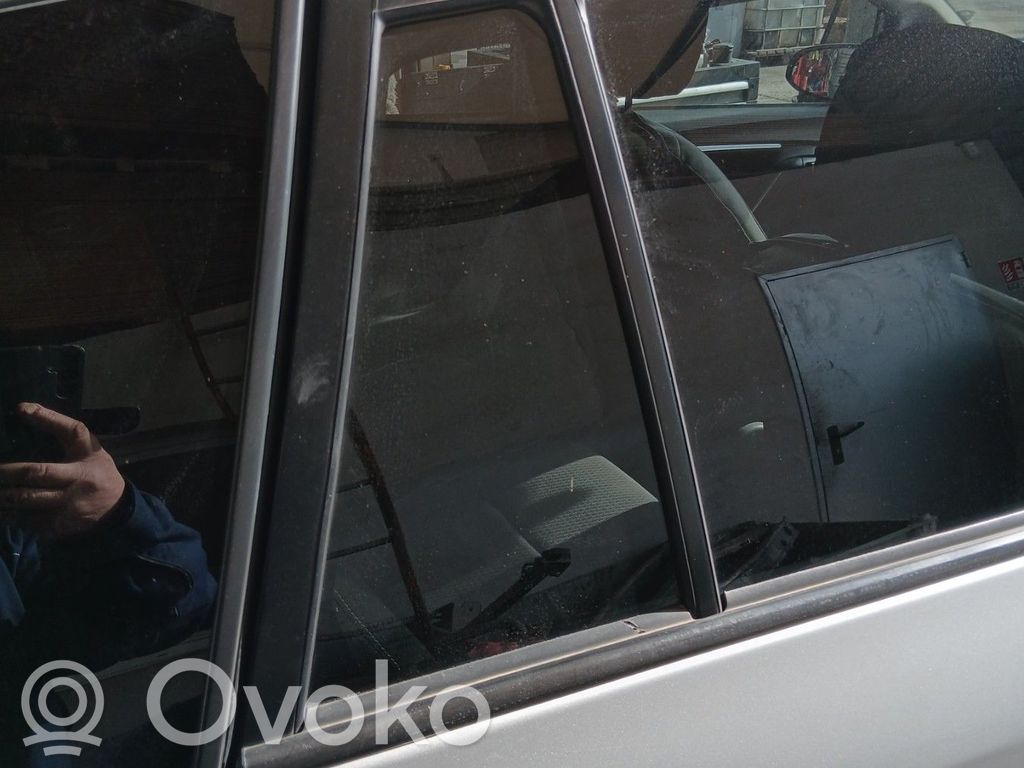 Toyota Verso Ventanilla de ventilación de la puerta trasera 
