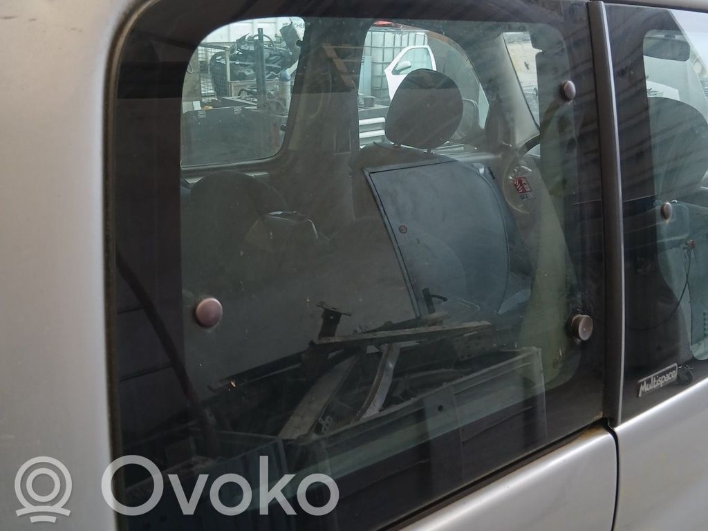 Vidrio lateral trasero