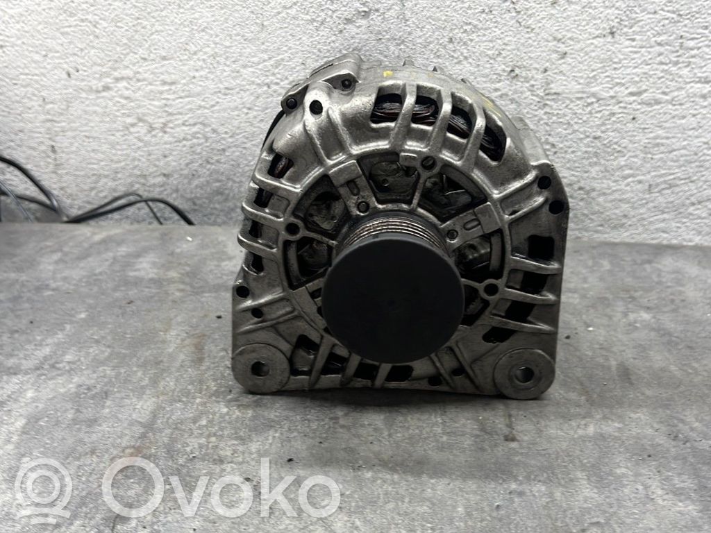 Opel Vivaro Generator/alternator 