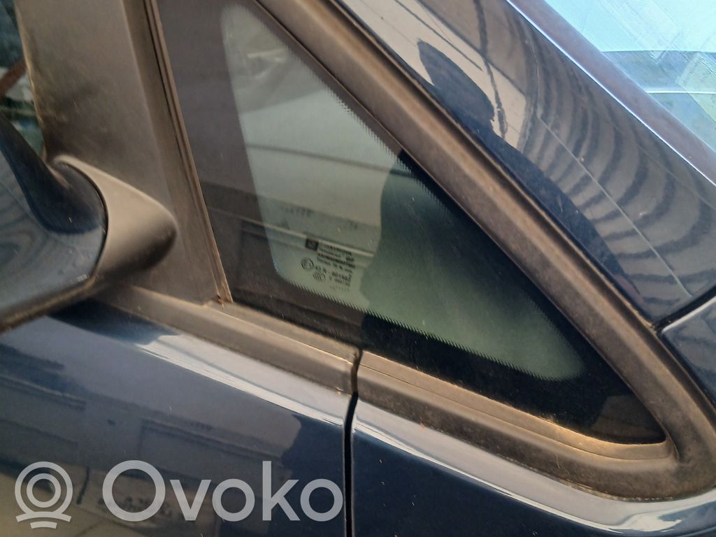 Opel Astra J Szyba przednia karoseryjna trójkątna 