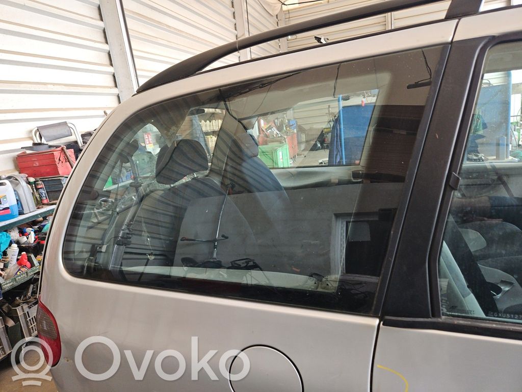 Rear side window   1096729