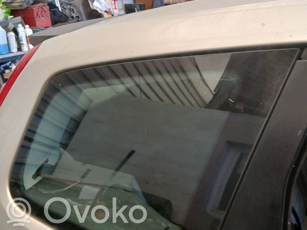 Rear side window   1382223