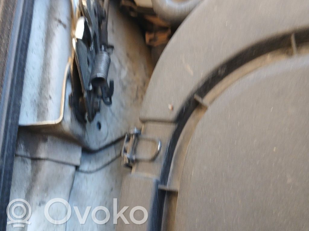 Renault Clio I Dzinēja pārsega slēdzene 