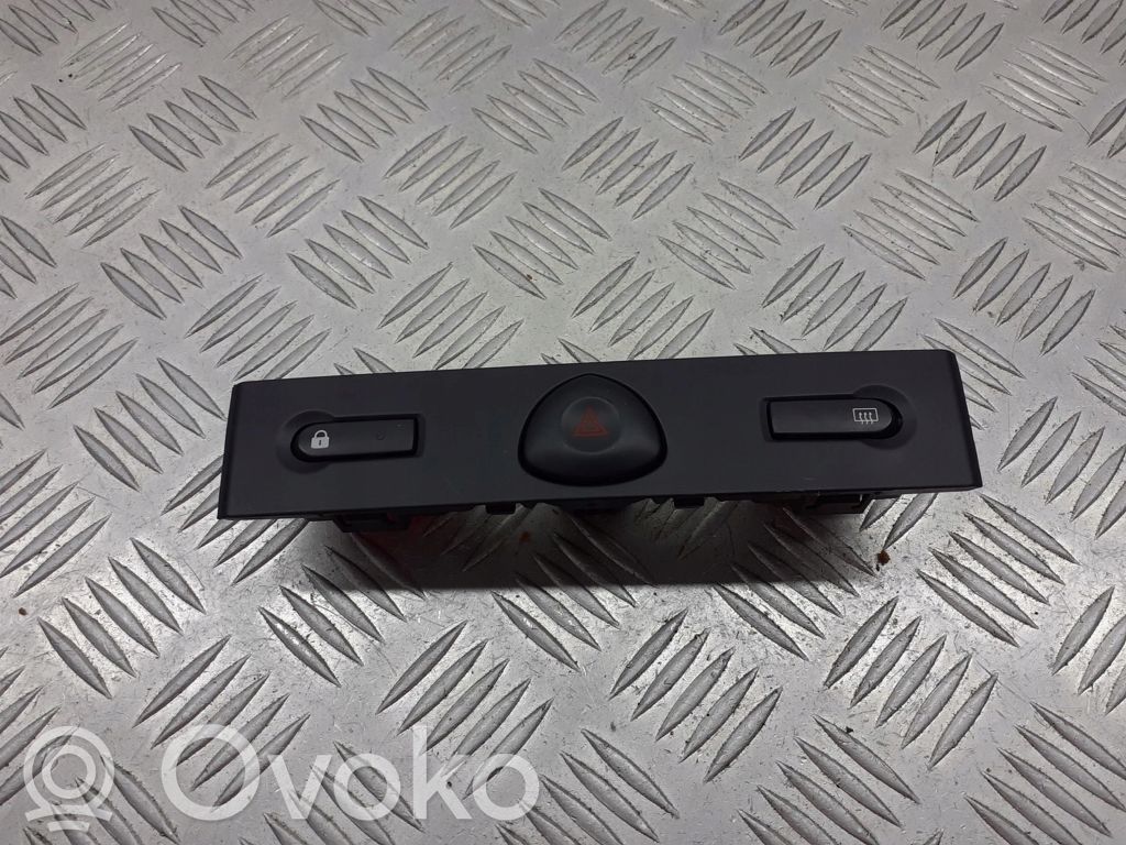 Botón interruptor de luz de peligro