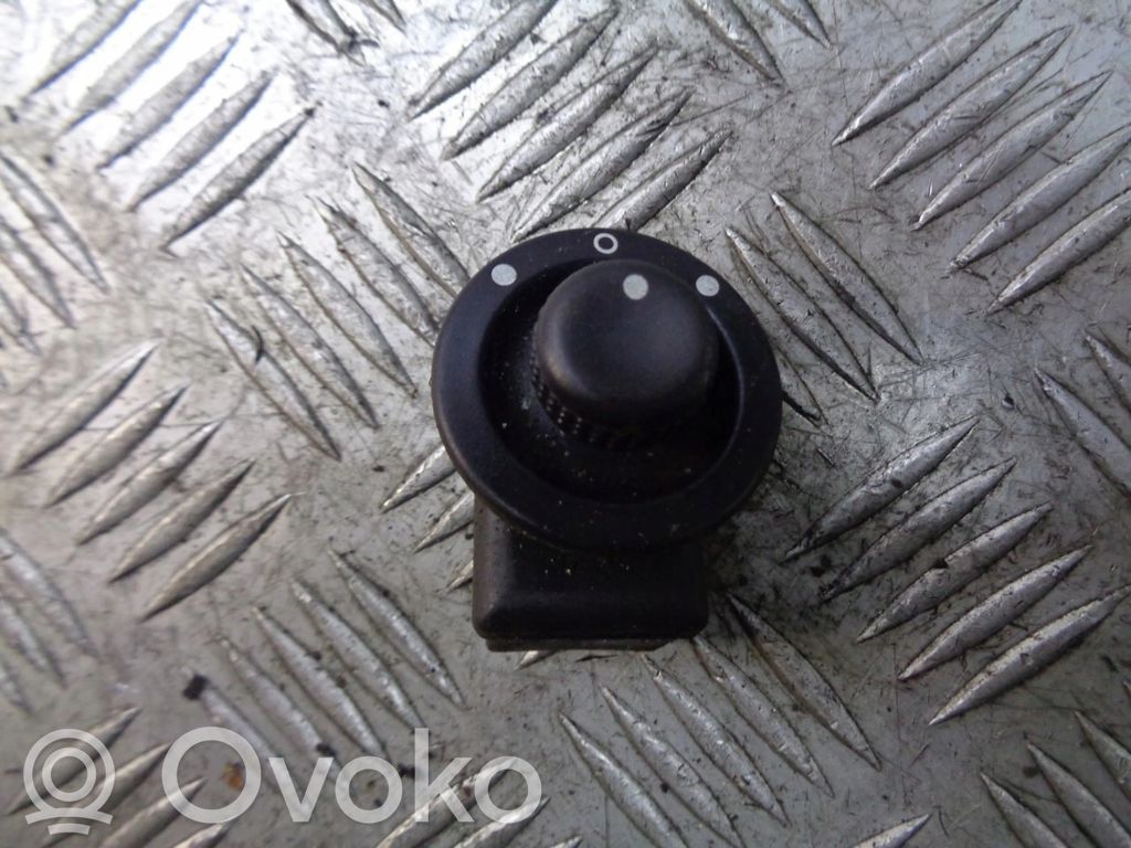 Wing mirror switch