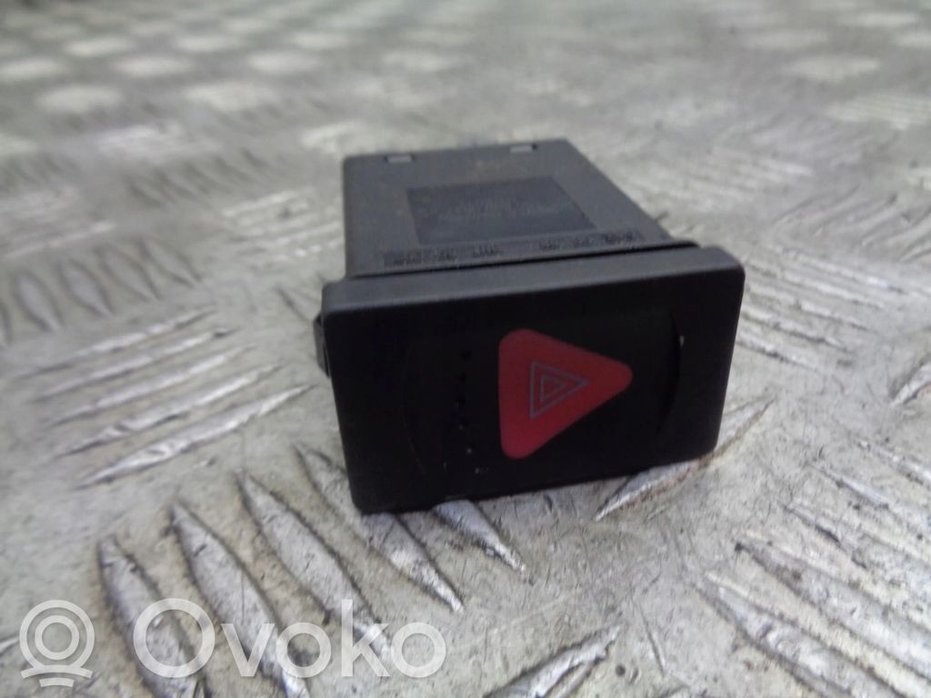 Volkswagen PASSAT B5.5 Hazard light switch 