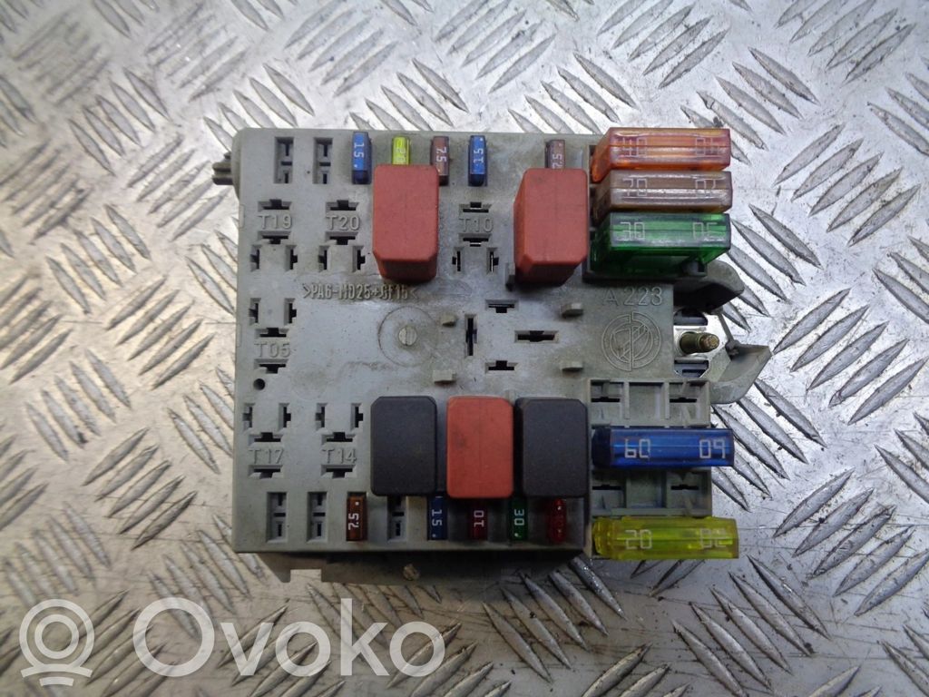 Fiat Punto (188) Tapa de caja de fusibles 