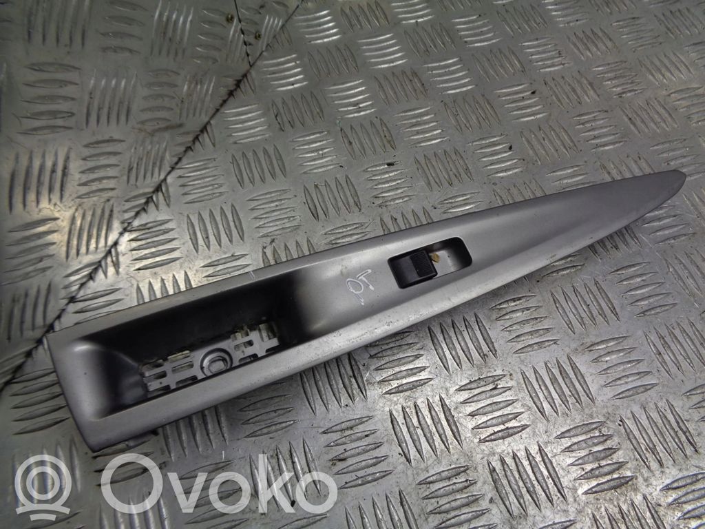 Mazda 2 Quarter vent window switch 