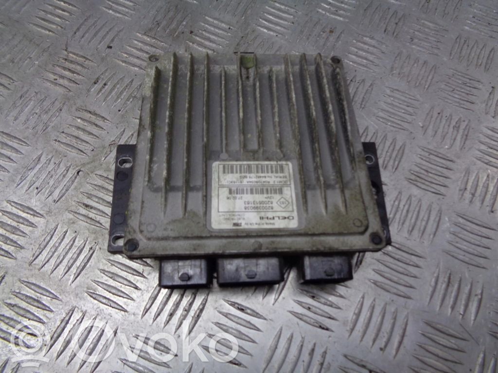 Unidad de control/módulo ECU del motor   8200399038