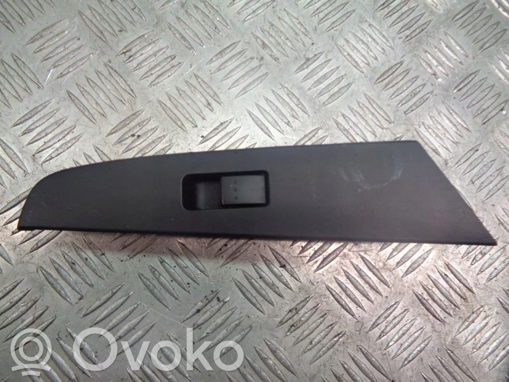 Interruptor de la ventanilla de ventilación   03123110BP4L
