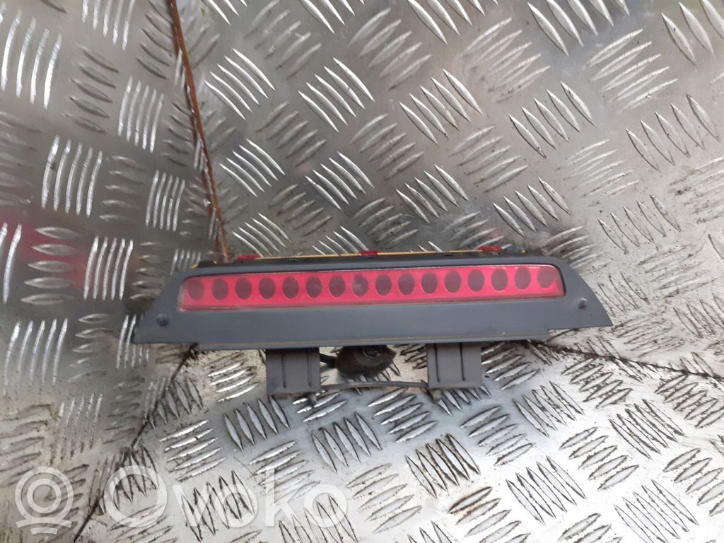 KIA Carens I Third/center stoplight 