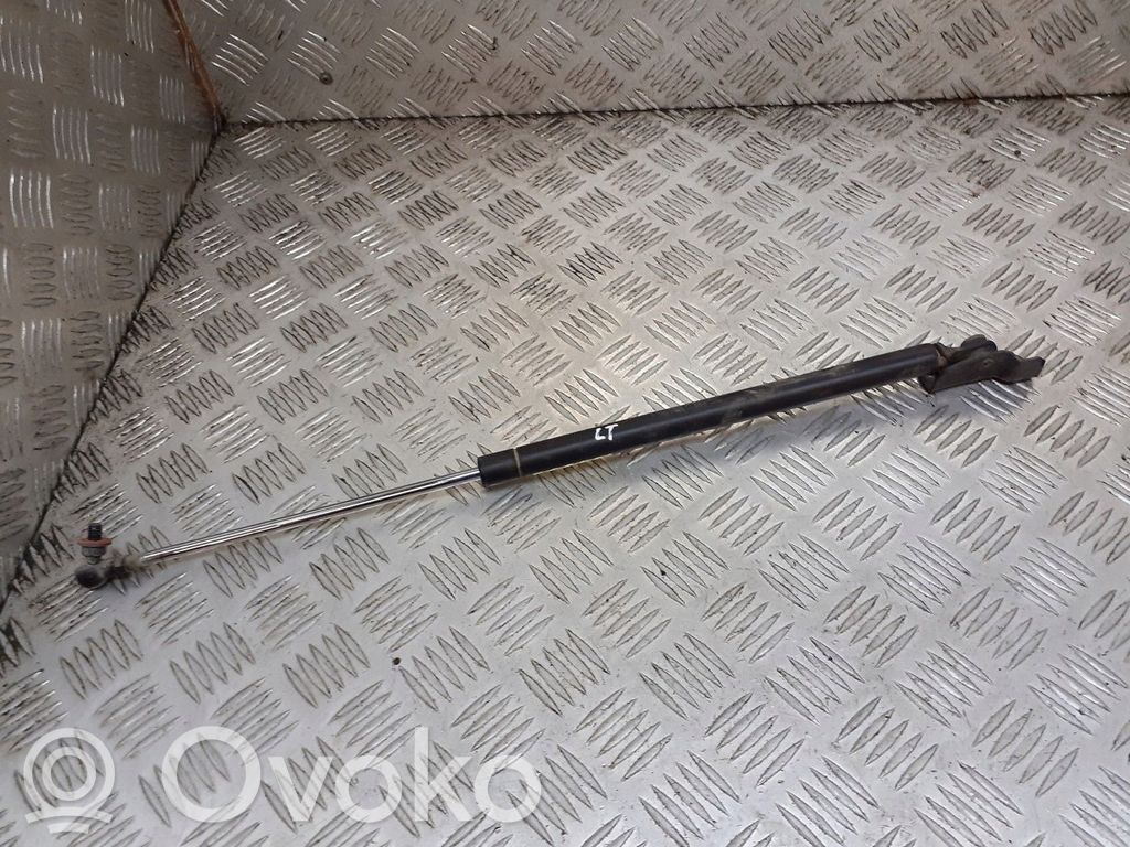 Subaru Impreza III Tavaratilan luukun hydrauliikkasarja