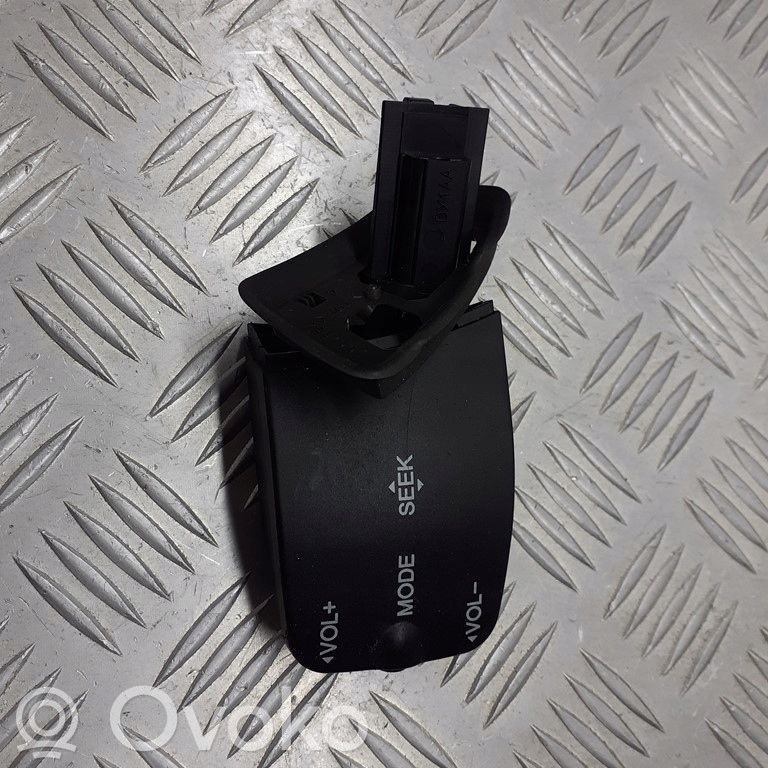 Comutator/buton multifuncțional   3M5T14K147AD
