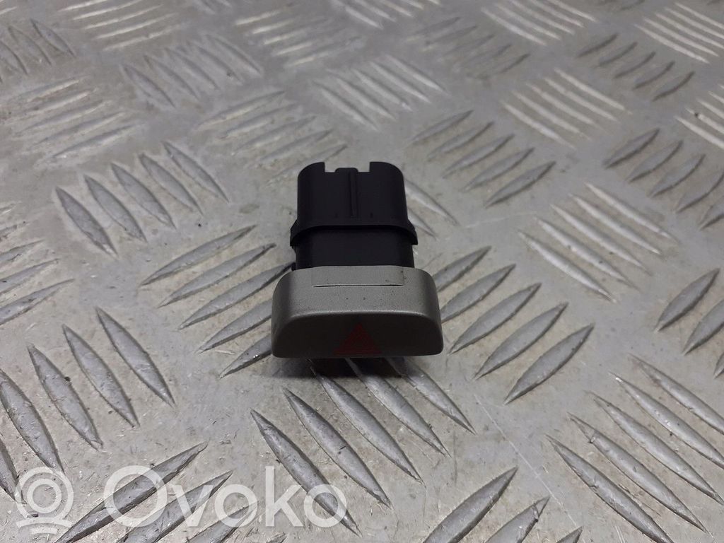 Botón interruptor de luz de peligro   8M5T13A350