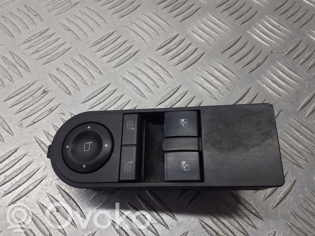 Opel Astra H Ramă comutator geam ușă față 
