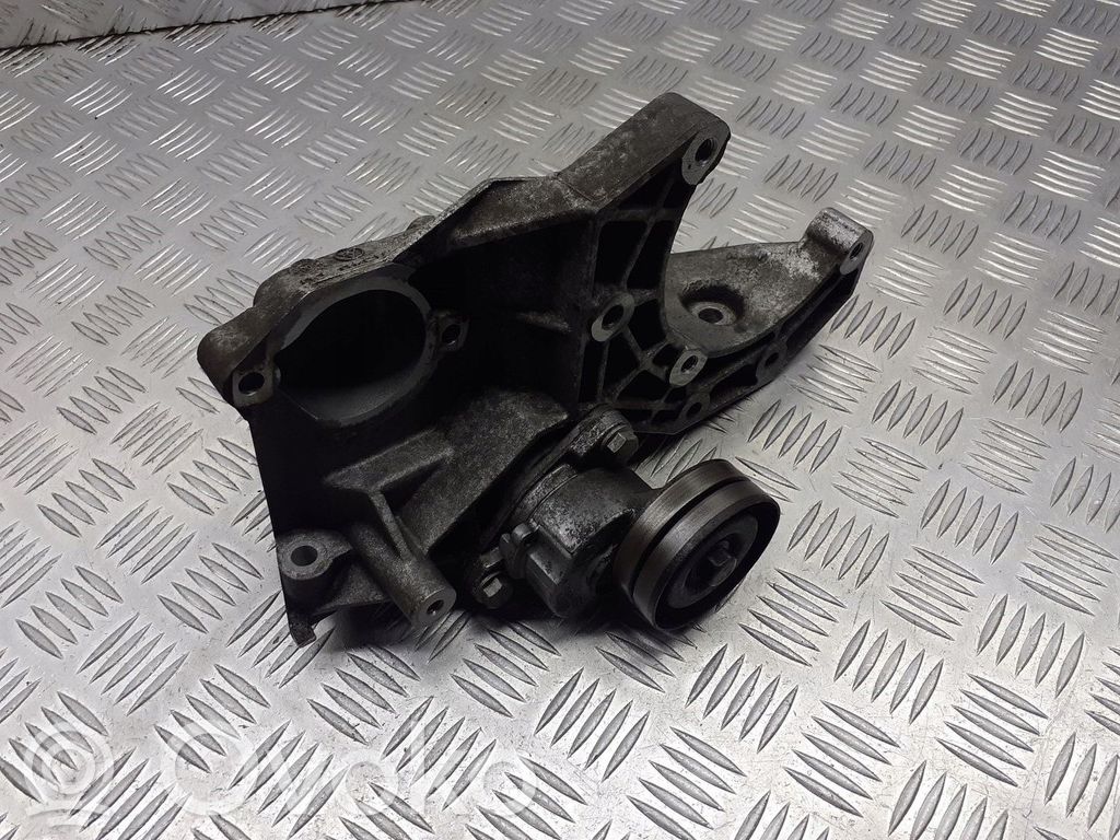 Engine mounting bracket   90501940