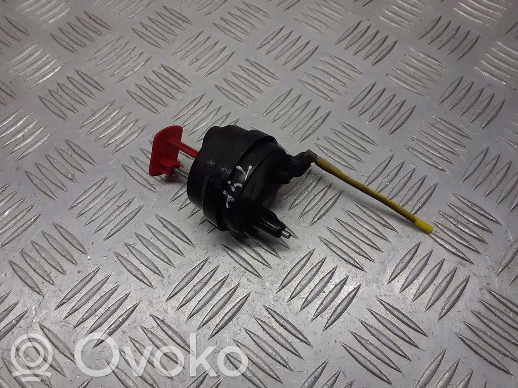 Mercedes-Benz E W210 Serratura del tappo del serbatoio del carburante 